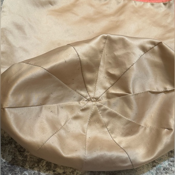 Vintage Valentino Garavani Embossed VLogo Long Bucket - Picture 13 of 17